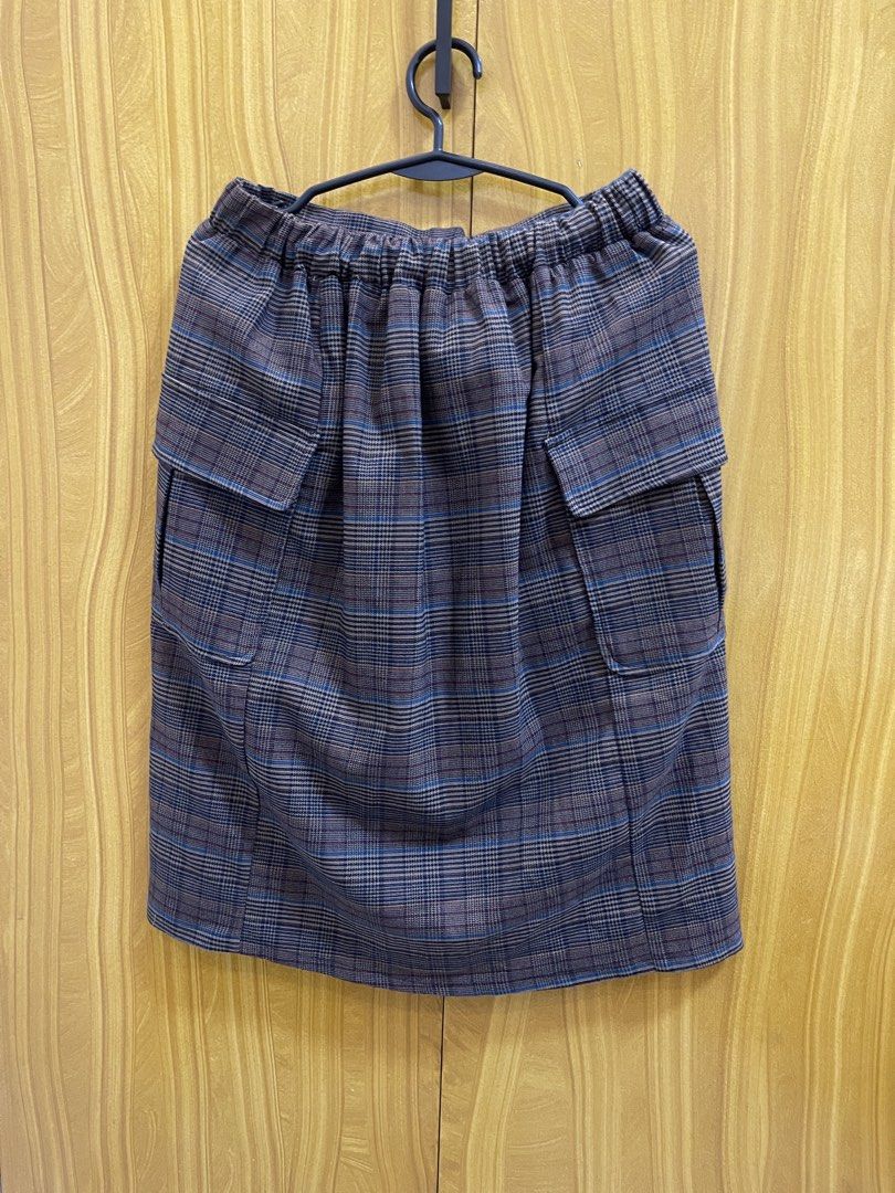 Brown Plaid Midi Skirt - Size S (Category: Skirts) located in Mandaluyong City. Submitted by jgpreluvs (Listing ID 1436632728, Image 2). Description: - Bench brown plaid midi skirt - Size: Small - Garterized waistband with drawstring - Two front pockets - Falls below the knee (good for office/church wear) Fits waist sizes 24-28 MOP: Gcash/Maya/BDO Pay ❣️ Feel free to message me for more deets!.