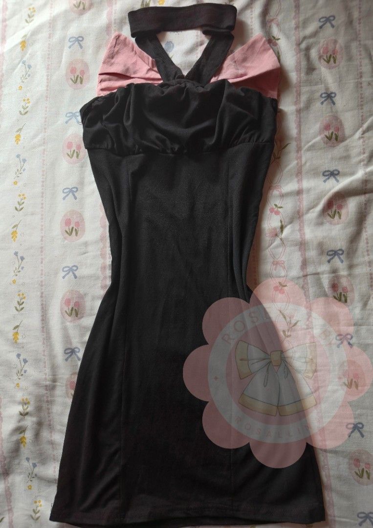 Black Dress with Pink Bows (Category: Dresses) located in San Pablo. Submitted by _itsrosypicks_ (Listing ID 1436549961, Image 1). Description: 𝐁𝐥𝐚𝐜𝐤 𝐁𝐨𝐝𝐲𝐜𝐨𝐧 𝐃𝐫𝐞𝐬𝐬 𝐰𝐢𝐭𝐡 𝐏𝐢𝐧𝐤 𝐁𝐨𝐰𝐬♡ ✦••┈┈┈• ➶𝐒𝐢𝐳𝐞:𝐗𝐗𝐒-𝐒 -𝐰/𝐥𝐨𝐬𝐞 𝐬𝐭𝐢𝐭𝐜𝐡𝐞𝐬 𝐢𝐧 𝐭𝐡𝐞 𝐛𝐨𝐰 𝐩𝐚𝐫𝐭 𝑹𝒆𝒎𝒊𝒏𝒅𝒆𝒓𝒔: ♡ 𝑫𝑴 𝑭𝒐𝒓 𝑴𝒐𝒓𝒆 𝑰𝒏𝒇𝒐𝒓𝒎𝒂𝒕𝒊𝒐𝒏 ♡ 𝑷𝒖𝒓𝒄𝒉𝒂𝒔𝒆 𝑨𝒕 𝒀𝒐𝒖𝒓 𝑶𝒘𝒏 𝑹𝒊𝒔𝒌 ♡ 𝑰𝒕𝒆𝒎𝒔 𝑴𝒂𝒚 𝑯𝒂𝒗𝒆 𝑴𝒊𝒏𝒊𝒎�