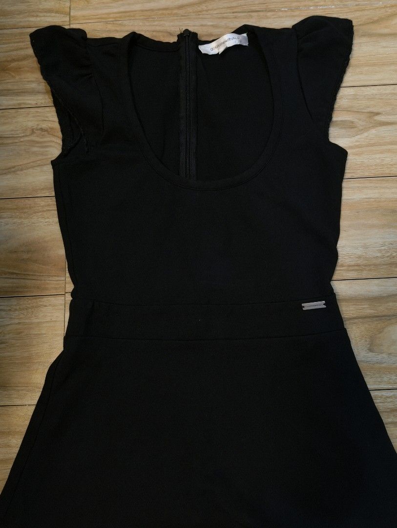 Black Fitted Babydoll Top (Category: Blouses) located in Manila. Submitted by soapy_r (Listing ID 1436573115, Image 2). Description: size xxs-s item is thrifted & preloved, manage expectations must be fully paid before i ship out your order.