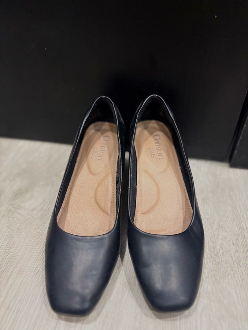 Black Shoes (Category: Flats & Sandals) located in Manila. Submitted by mnldstr (Listing ID 1436640911, Image 3). Description: Black Shoes for Women From Payless (Comfort Plus) Original Price: 1.6k PHP .