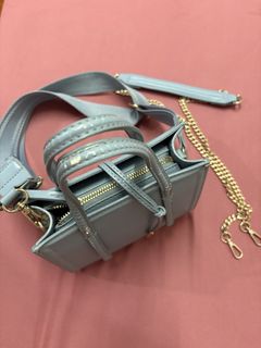 (Category: ) located in . Submitted by closetsofaddie (Listing ID 1436581367, Image 1). Description: .