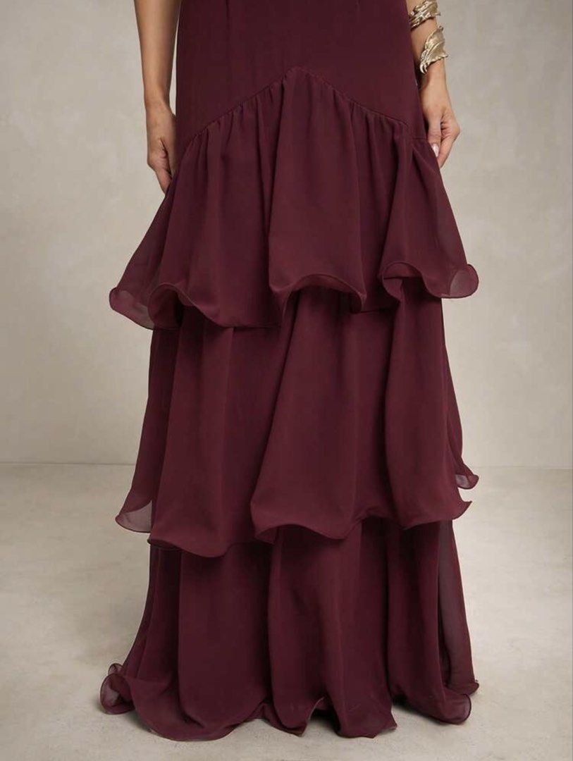 Burgundy Maxi Dress (Category: Dresses) located in Caloocan City. Submitted by _miumuse (Listing ID 1436549197, Image 3). Description: Small on tag. Super pretty color and silhoutte but sadly doesn’t fit me :( Bought it for 1,084, selling for 1K. Sinukat lang. Last price posted❗️.