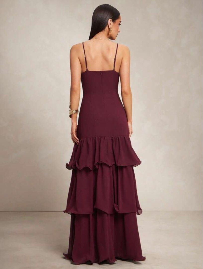 Burgundy Maxi Dress (Category: Dresses) located in Caloocan City. Submitted by _miumuse (Listing ID 1436549197, Image 2). Description: Small on tag. Super pretty color and silhoutte but sadly doesn’t fit me :( Bought it for 1,084, selling for 1K. Sinukat lang. Last price posted❗️.