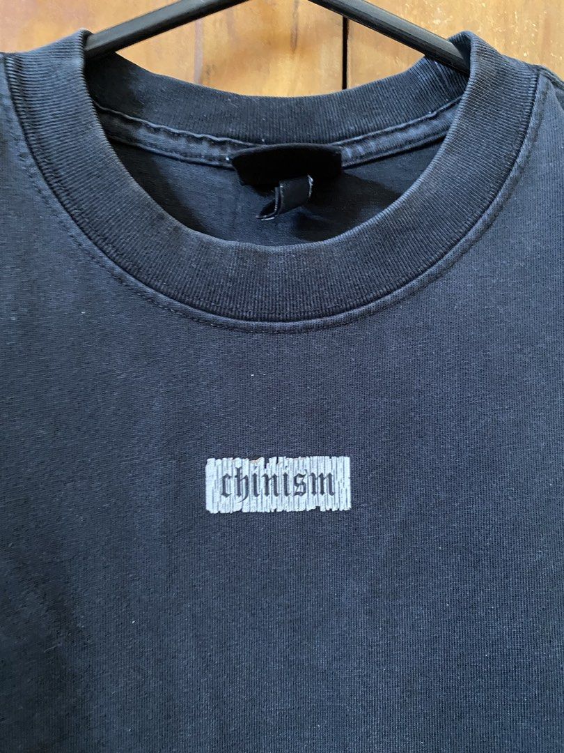 Chinism Oversized T-shirt (Category: Tshirts & Polo Shirts ) located in Manila. Submitted by deliriously (Listing ID 1436473630, Image 2). Description: - Chinism oversized black t-shirt - Small rectangular logo on chest - Classic crew neck - Structured, heavier weight fabric - Solid black color - 23.5 x 27 Bilhen niyo na ya mura nalang yan oh may discount pag may isasabay pang iba.