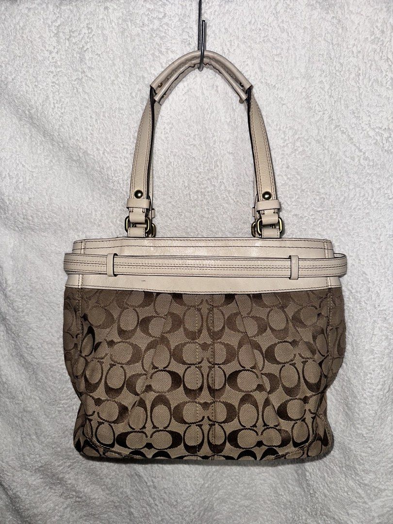 Coach Signature Tote Bag (Category: Luxury Bags & Wallets) located in Manila. Submitted by declutterw1thme (Listing ID 1436574749, Image 2). Description: - Authentic Coach tote bag - Signature print design - Beige leather trim - Gold-tone hardware - Secure zip closure.