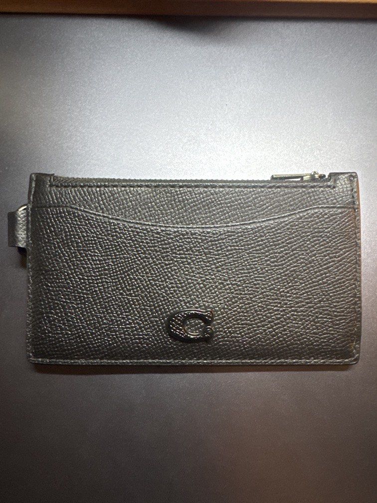 Coach Zip Card Wallet (Category: Luxury Bags & Wallets) located in Paranaque City. Submitted by kairotojii (Listing ID 1436487205, Image 2). Description: 📌from USA 🇺🇸 this one’s really flawless and better in actual! 📌Complete inclusions: Coach Box Coach Dust Bag Coach Tags 📌DM for inquiries .