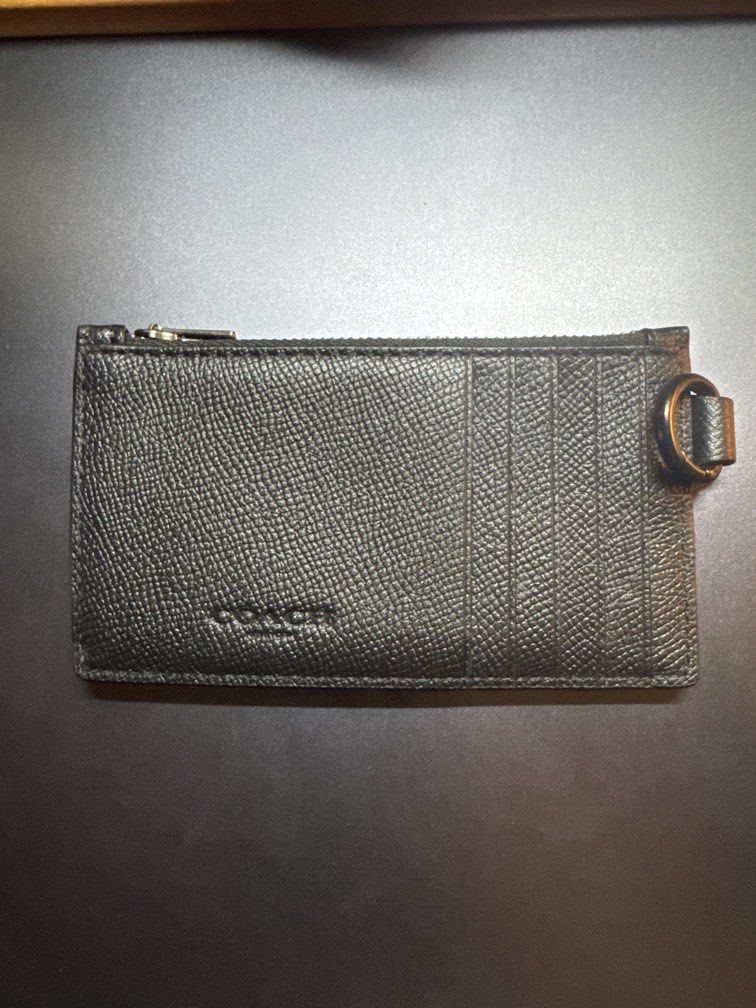 Coach Zip Card Wallet (Category: Luxury Bags & Wallets) located in Paranaque City. Submitted by kairotojii (Listing ID 1436487205, Image 3). Description: 📌from USA 🇺🇸 this one’s really flawless and better in actual! 📌Complete inclusions: Coach Box Coach Dust Bag Coach Tags 📌DM for inquiries .