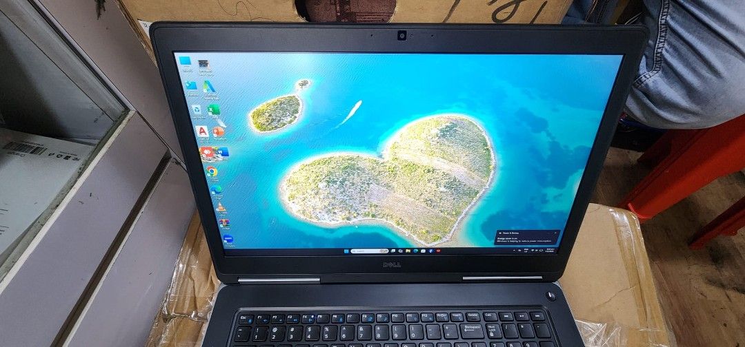 Dell Latitude Laptop447802001579069440