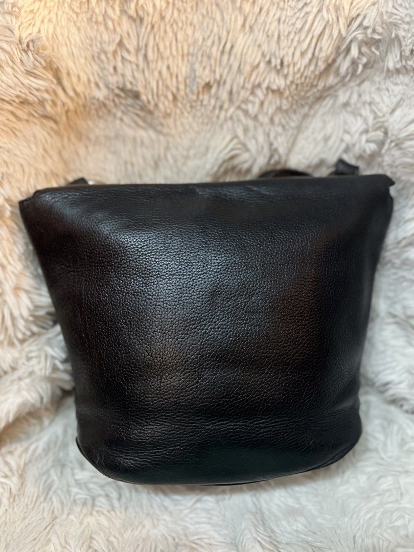 Delvaux (Category: Cross-body Bags) located in Davao. Submitted by joe_rach1 (Listing ID 1436535669, Image 3). Description: Original Japan surplus Genuine leather.