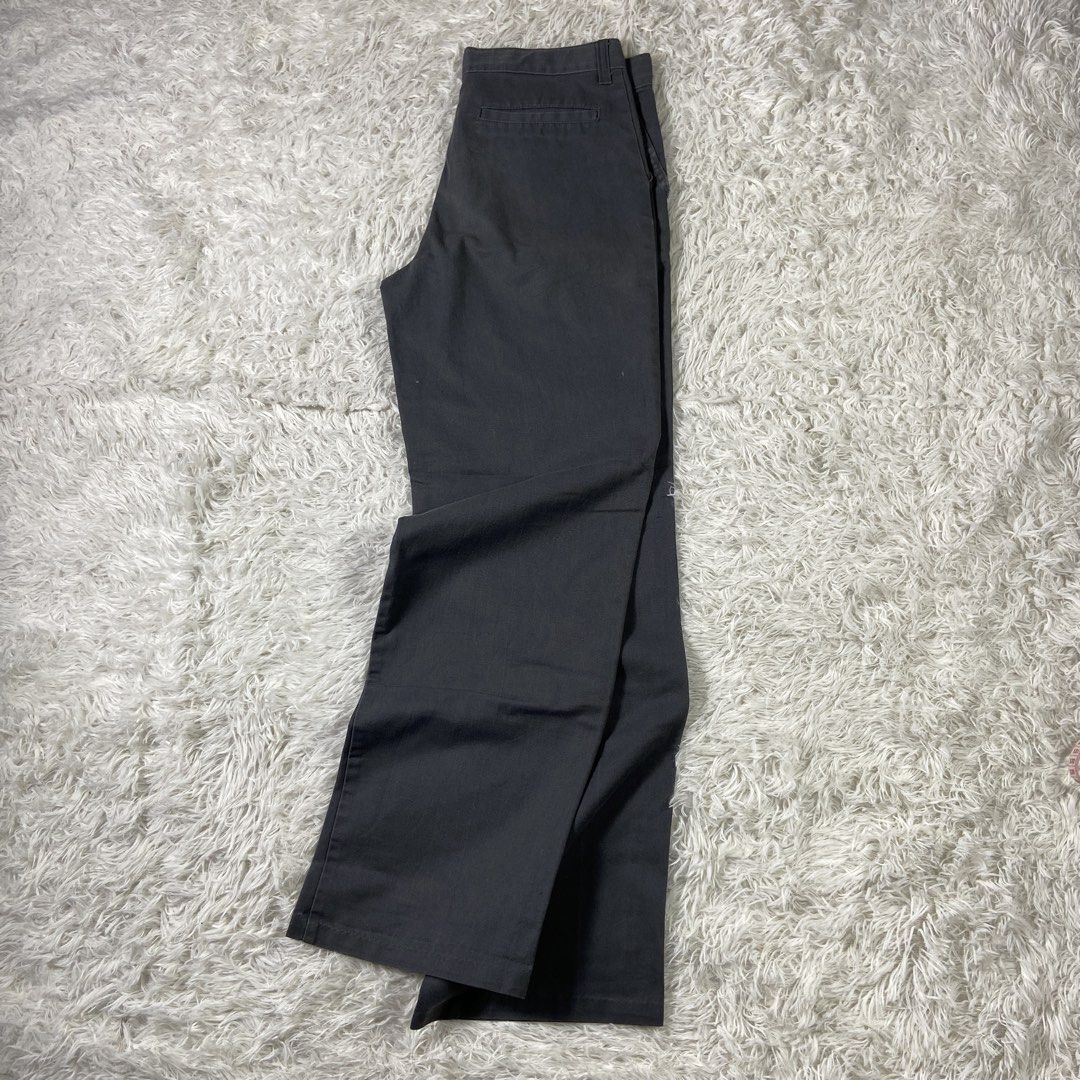 Dickies 874 Original Fit Dark Gray in 32 (Category: Jeans) located in Naga. Submitted by rackstar4400 (Listing ID 1436590937, Image 1). Description: Authentic Dickies 874 Original Fit Pants in Dark Gray, waist size 32. Features the iconic straight-leg 874 fit, durable construction, and versatile dark gray color — perfect for workwear, skate, and streetwear outfits. 📌 Brand: Dickies 📌 Item: 874 Original Fit Pants 📌 Size: 32 (Please check measur