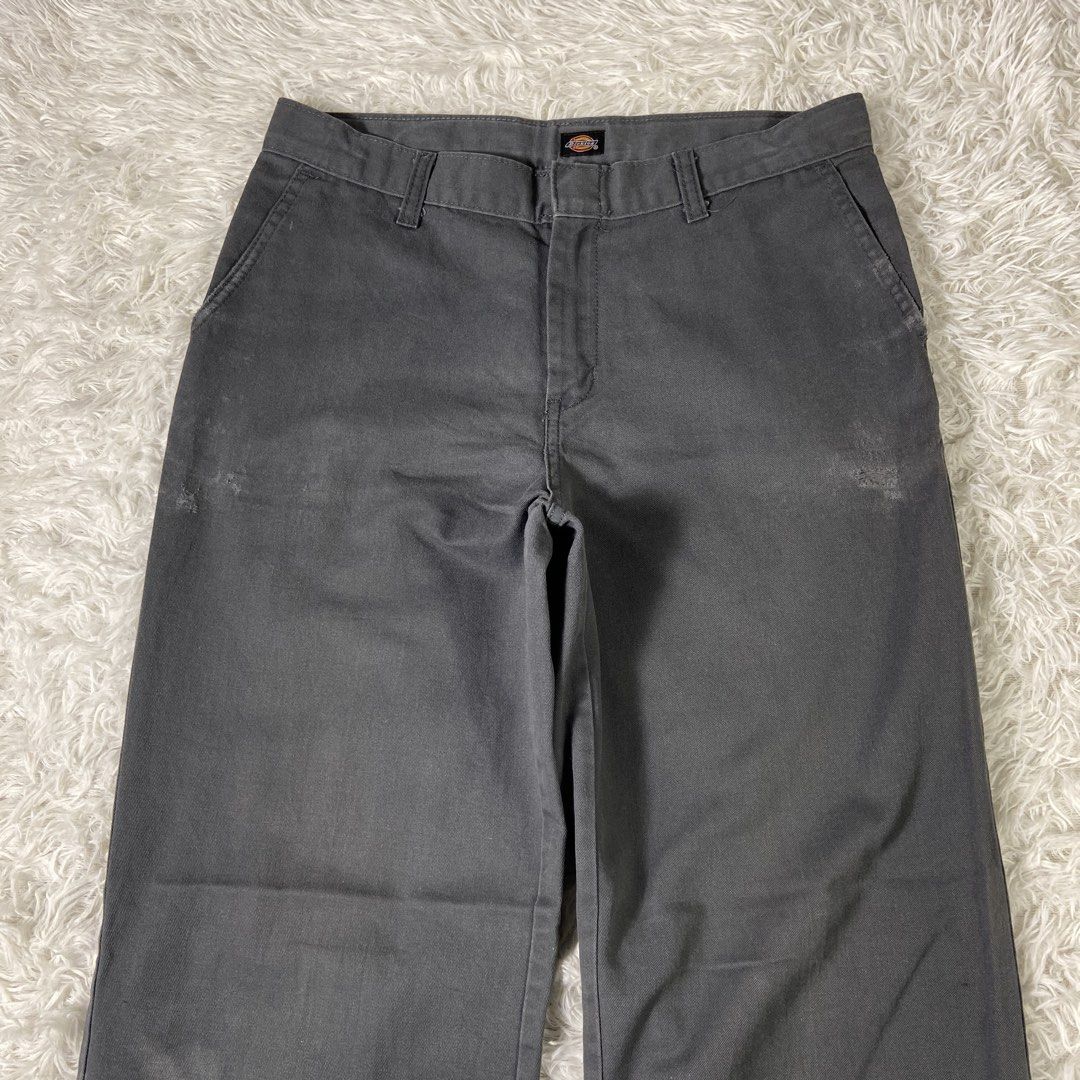 Dickies 874 Original Fit Dark Gray in 32 (Category: Jeans) located in Naga. Submitted by rackstar4400 (Listing ID 1436590937, Image 3). Description: Authentic Dickies 874 Original Fit Pants in Dark Gray, waist size 32. Features the iconic straight-leg 874 fit, durable construction, and versatile dark gray color — perfect for workwear, skate, and streetwear outfits. 📌 Brand: Dickies 📌 Item: 874 Original Fit Pants 📌 Size: 32 (Please check measur