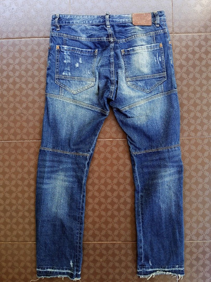 DSQUARED2 Distressed Jeans (Category: Jeans) located in Davao. Submitted by carnopaul76938 (Listing ID 1436540909, Image 2). Description: - Authentic DSQUARED2 jeans - Distressed style - Button closure with DSQUARED2 tag - Faded blue wash with ripped details - Leather brand patch at the back - Size 48 - Made in Italy.