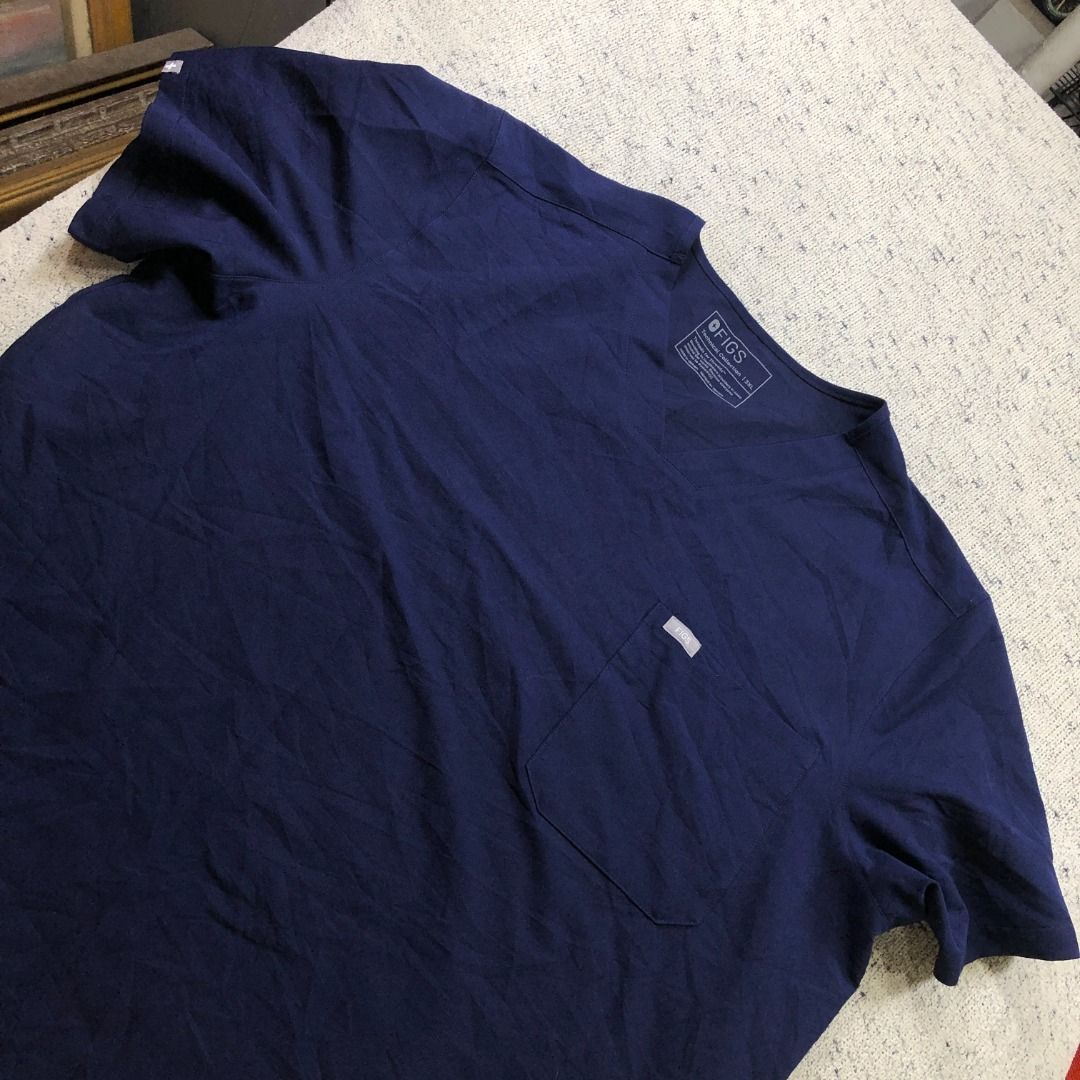 FIGS Men's Chisec Three-Pocket Scrub Top Size 3XL (Category: Activewear) located in Santa Rosa. Submitted by sergids (Listing ID 1436604208, Image 1). Description: FIGS Men's Chisec Three-Pocket Scrub Top Size 3XL Great condition. Check fitting tops to ensure this fits you. Dimensions below are exact measurements, see pics as well for comparison. 9/10 Condition and Colorway Dimensions: Check pic slide for actual size and dimensions. J&T or Lalamo