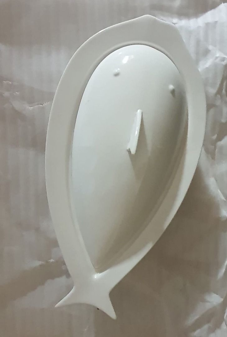 Fish-Shaped Serving Dish with Lid (Category: Dinnerware & Cutlery) located in Quezon City. Submitted by cuiquesuum (Listing ID 1436645347, Image 2). Description: - White ceramic fish-shaped serving dish - Includes matching lid - Unique fish-shaped cutouts on the sides - Lid features a fin-shaped handle - Perfect for serving dishes - Great for gatherings.