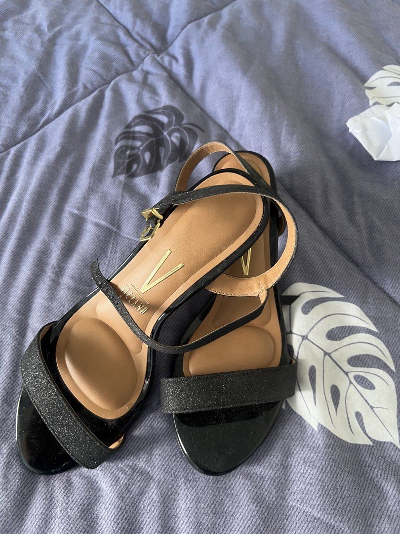 Formal Glitter Sandals (Category: Sandals) located in Manila. Submitted by jo_str (Listing ID 1436479276, Image 2). Description: Almost New Used once only.