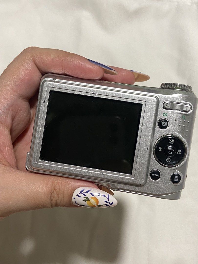 GE A735 Silver DigiCam (Working) (Category: Cameras) located in San Fernando. Submitted by _wntrshp (Listing ID 1436631271, Image 2). Description: - ge a735 digital camera - 7.0 mp, silver body - built-in red flash + working zoom lens - A4 battery included (no sd card) - LCD issue: shows white screen while taking pics, so preview is limited - buttons seem to be working, though not fully tested due to LCD issue - photos still come out clear & cris