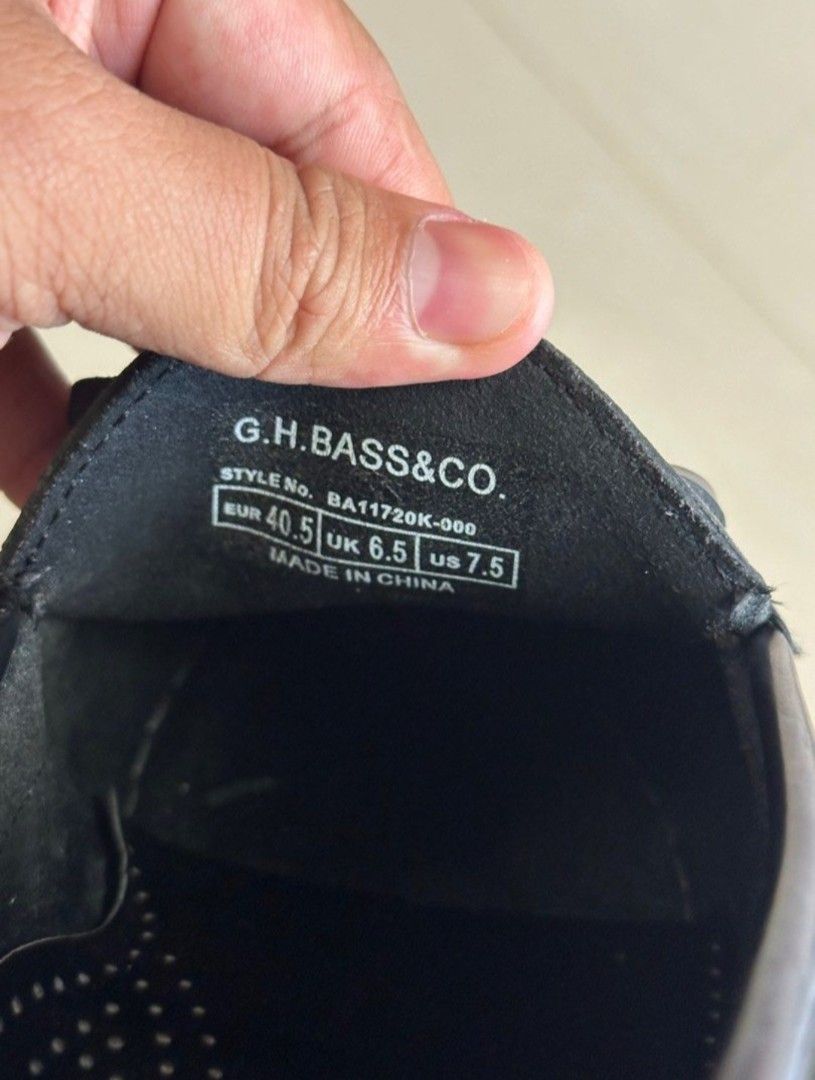 G.H. Bass Weejun Tassel Loafers (Category: Dress Shoes) located in Manila. Submitted by izzzio (Listing ID 1436596271, Image 2). Description: G.H. Bass Layton Kiltie Loafers for sale!!! - Size: EUR 40.5 / UK 6.5 / US 7.5 - Used only twice, decluttering my loafers Note: I'm usually a 7.5 and I need to wear thick socks for these to fit snug. Perfect for size 8!.