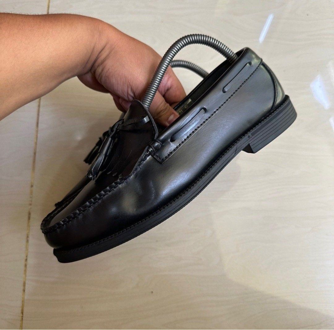 G.H. Bass Weejun Tassel Loafers (Category: Dress Shoes) located in Manila. Submitted by izzzio (Listing ID 1436596271, Image 3). Description: G.H. Bass Layton Kiltie Loafers for sale!!! - Size: EUR 40.5 / UK 6.5 / US 7.5 - Used only twice, decluttering my loafers Note: I'm usually a 7.5 and I need to wear thick socks for these to fit snug. Perfect for size 8!.