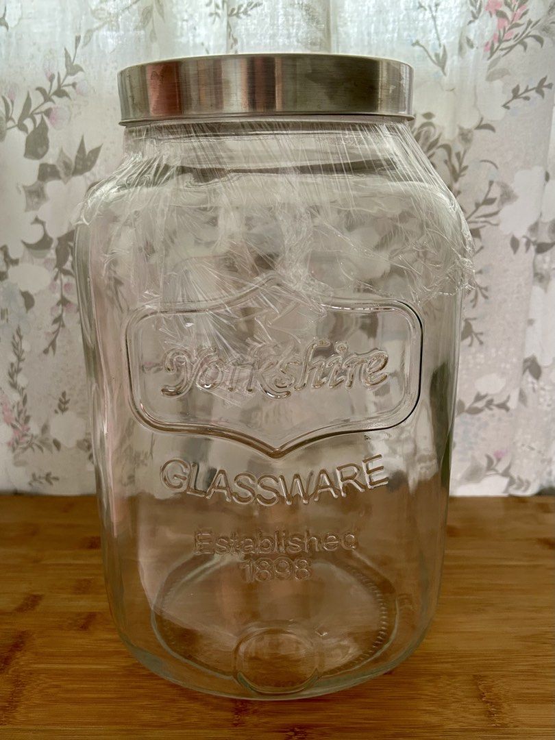 Glass jar with lid447639226806456320