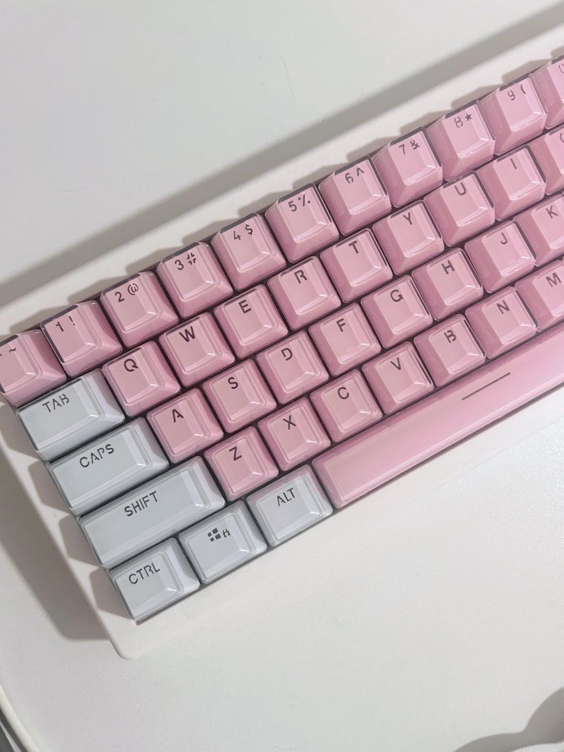 GMK67 Custom Mechanical Keyboard - Pink and White447693536415590401