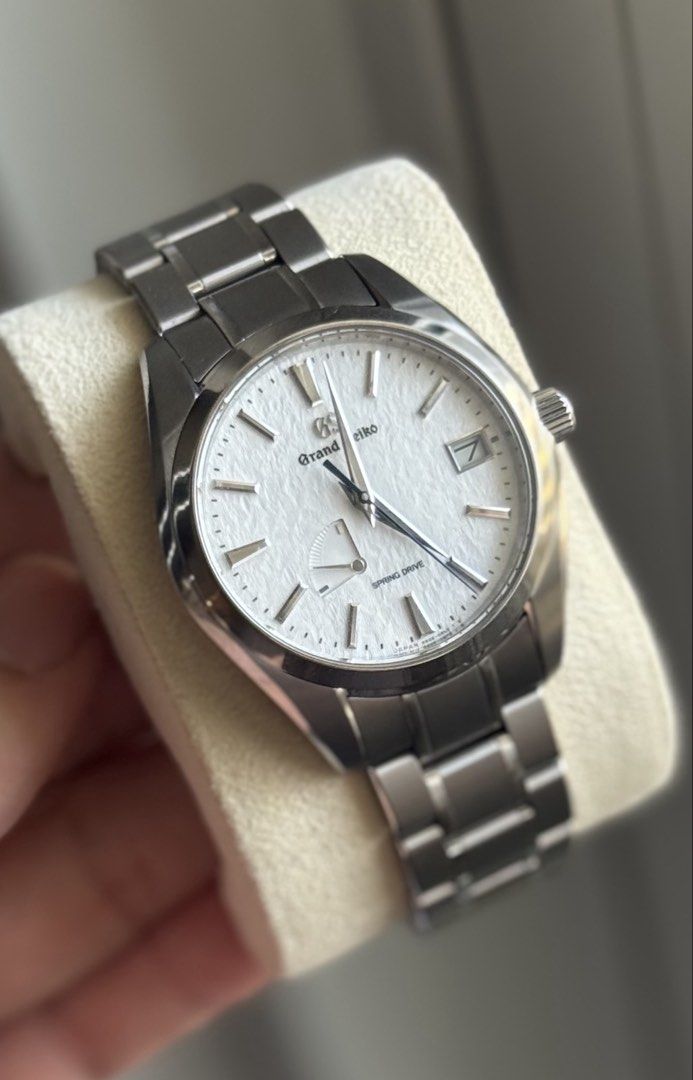 Grand Seiko Snow Flake Dial (Category: Luxury Watches) located in Manila. Submitted by watchguyph (Listing ID 1436594180, Image 1). Description: For Sale 288k only Grand Seiko Snow flake dial 41mm 2022 Full set Condition 9.8/10 Pm for inquiries.