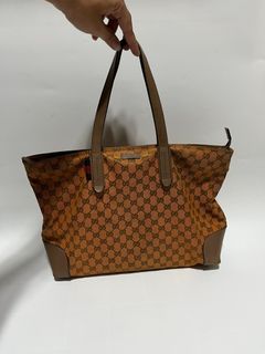 (Category: ) located in . Submitted by ItsShoeGood (Listing ID 1436485997, Image 1). Description: .