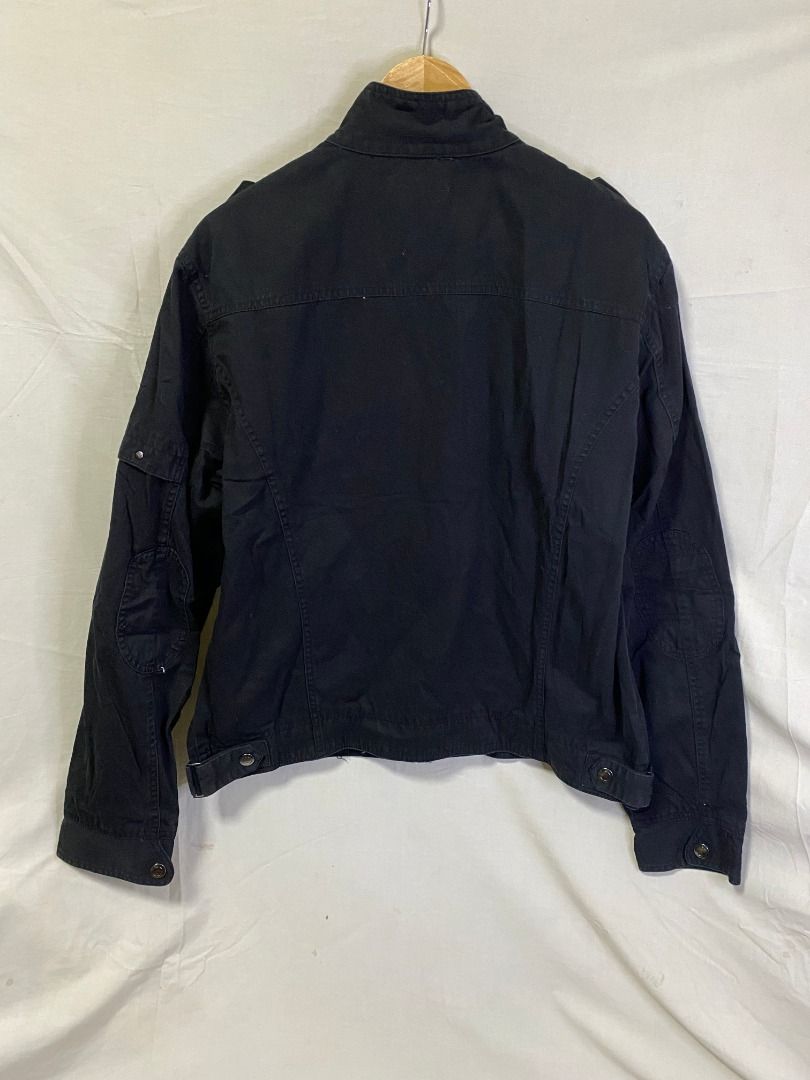 GUESS Military Field Jacket Black (Category: Coats, Jackets and Outerwear) located in Antipolo. Submitted by canadafindss (Listing ID 1436599781, Image 3). Description: 🔥 GUESS Military Field Jacket Black Clean Tactical / Streetwear Vibe Classic black lightweight jacket from GUESS with military-inspired detailing — shoulder tabs, utility pockets, elbow patches, and clean structured fit. Easy i-style for casual, techwear, or minimalist outfits. ✔