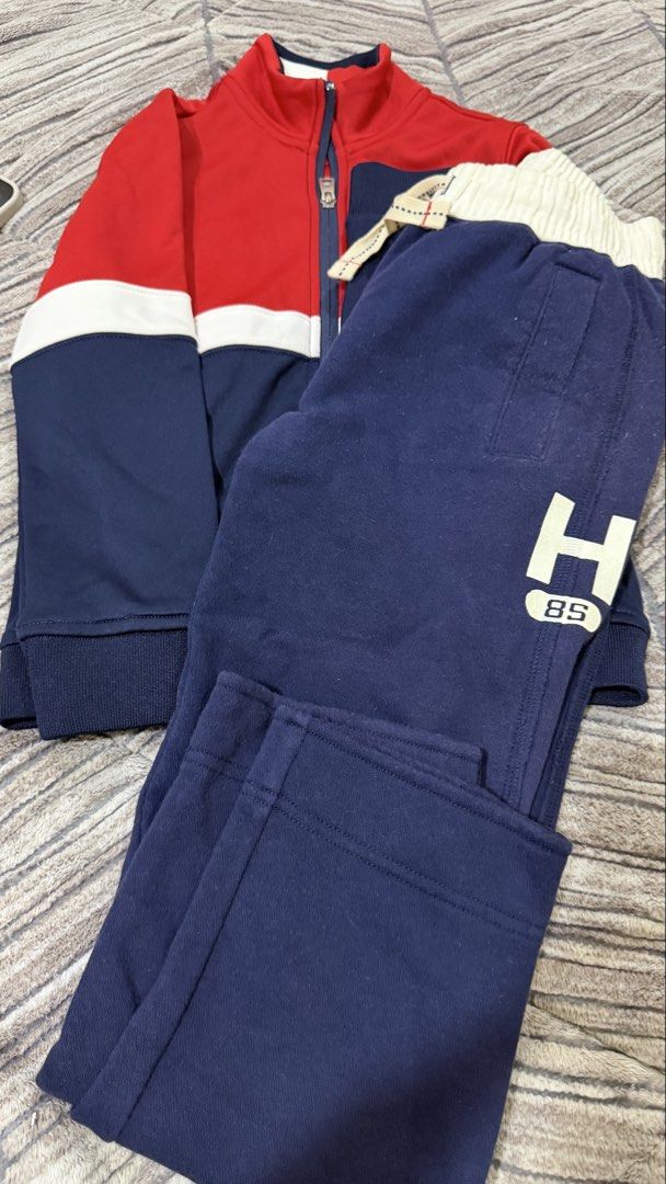 Hacket one set (Category: Babies & Kids Fashion) located in Kuala Lumpur. Submitted by linnnnlin (Listing ID 1436587644, Image 2). Description: One set with sweatpants. Boleh pakai malam or pergi tempat sejuk!! .