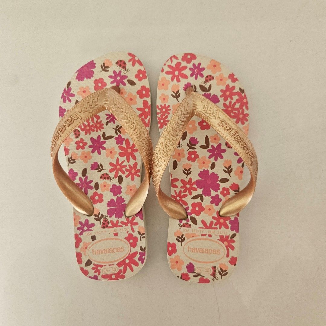 Brand new Havaianas Floral Flip-Flops - Size 29/30 (Category: Babies & Kids Fashion) located in Singapore. Submitted by rach3licious (Listing ID 1436487626, Image 1). Description: Brand new, never been worn! Cute Havaianas flip-flops with floral design. Bought the wrong size for my daughter. Size 29/30. Selling for only $12! .