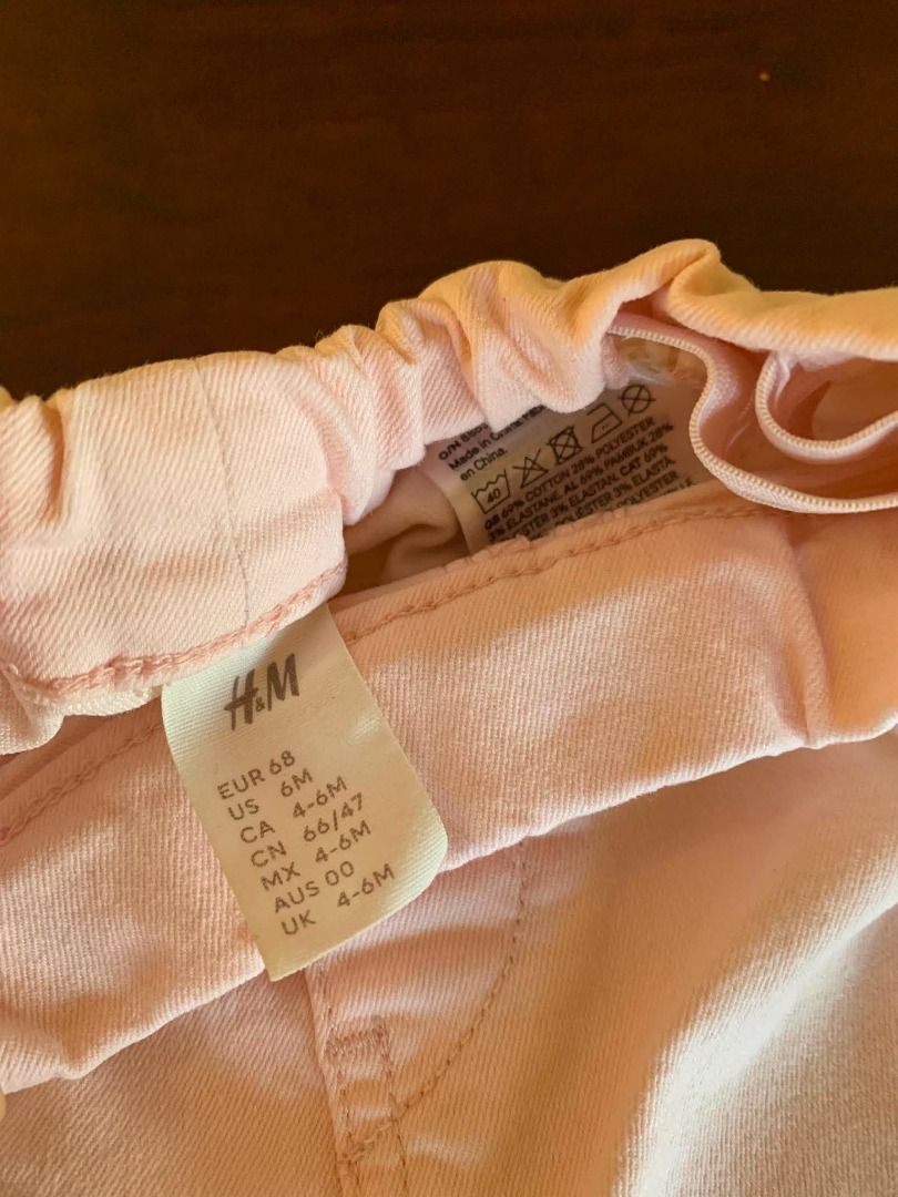H&M Baby Pink Pants (Category: Babies & Kids Fashion) located in Muntinlupa City. Submitted by aubreyraven (Listing ID 1436539115, Image 3). Description: - H&M baby pants - Adorable light pink color - Adjustable waistband - Classic, simple design - Perfect for everyday wear.
