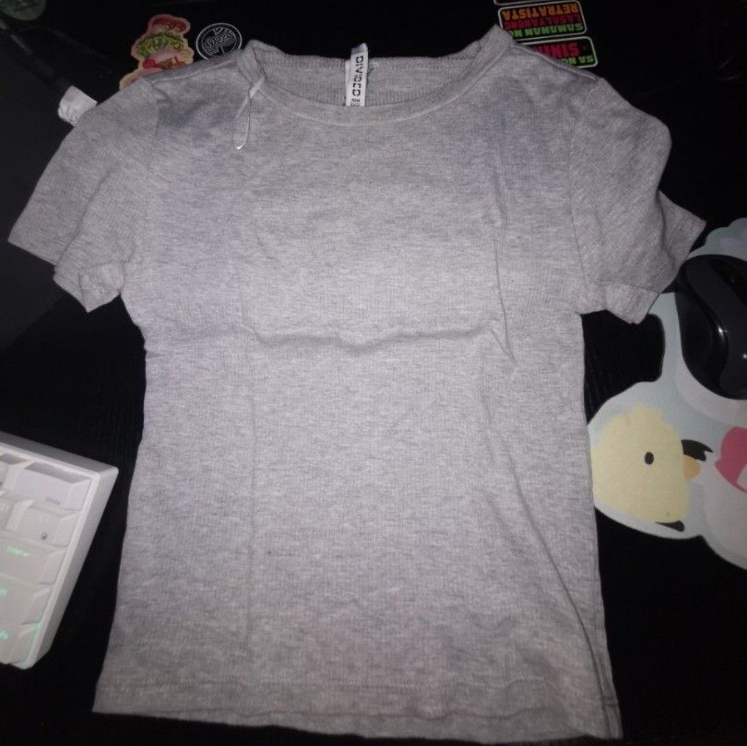 H&M BUNDLE - GRAY AND BLACK SEMI CROP TOPS (Category: Shirts) located in Lipa City. Submitted by madmaxxene (Listing ID 1436646300, Image 2). Description: 🚚 Shipping via Flash Express 💵 MOP: GCash 📍LOC: Lipa City, Batangas.