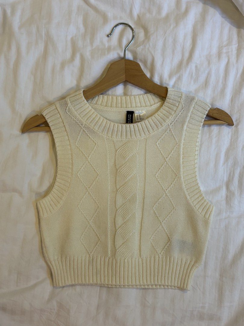 H&M Cable Knit Sweater Vest (Category: Sleeveless) located in Manila. Submitted by lovedby_chi8 (Listing ID 1436523775, Image 1). Description: • Cable knit details • Sleeveless sweater top • Soft knit fabric 🌟Payment: Gcash / Maya / BPI Transfer 📦 Shipping: Delivery fee is shouldered by buyer..