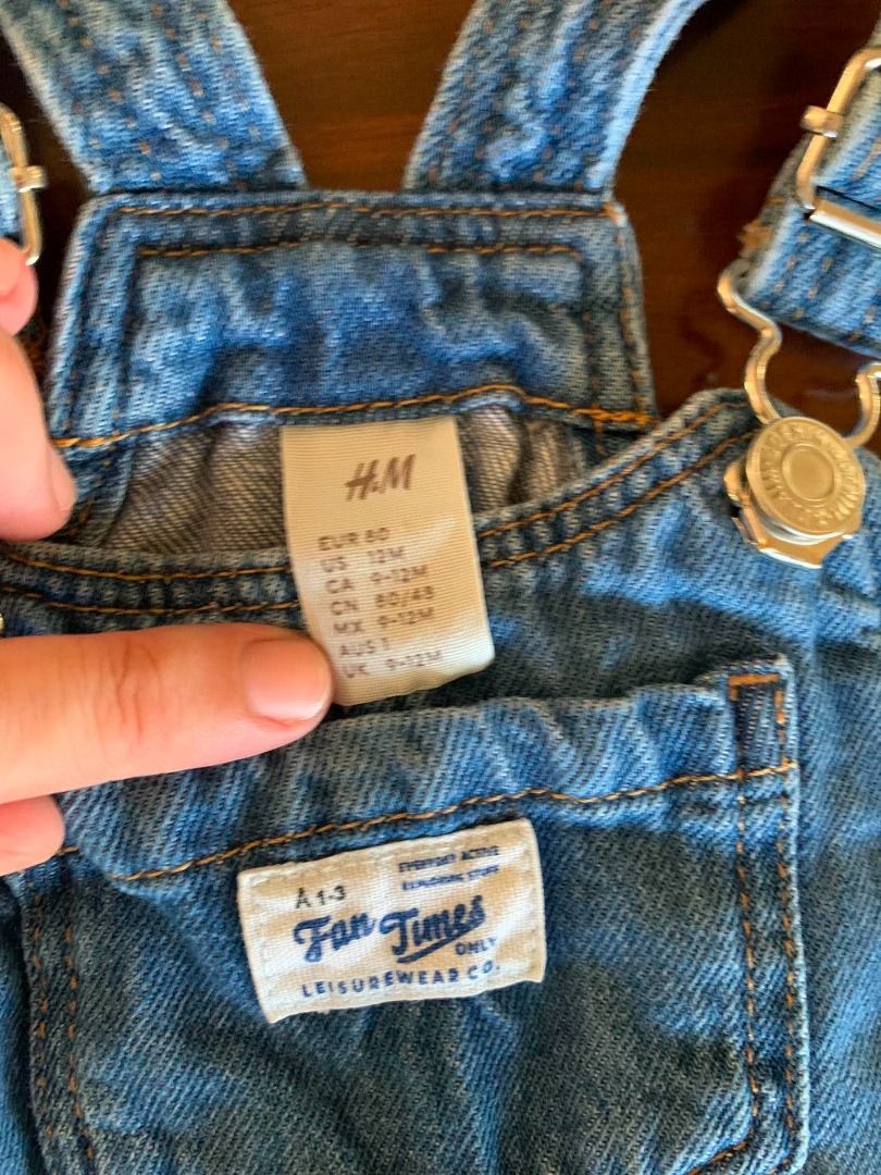H&M Denim Overalls 9-12M (Category: Babies & Kids Fashion) located in Muntinlupa City. Submitted by aubreyraven (Listing ID 1436537831, Image 3). Description: - H&M baby denim overalls - Size: 9-12 months (US, CA, MX, UK) - Features: Small pocket with "Fan Times Leisurewear Co." label - Material: Denim - Ideal for everyday wear.