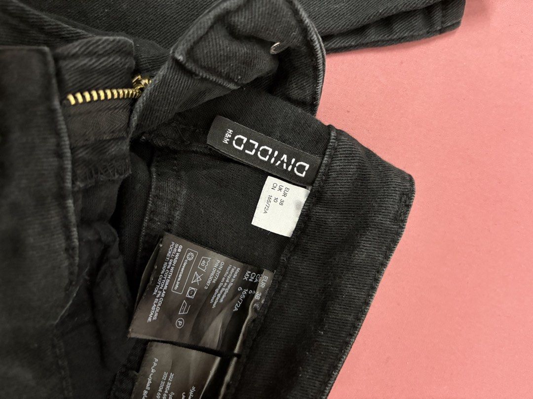 H&M Divided Black Flare Jeans (Category: Jeans) located in Manila. Submitted by closetsofaddie (Listing ID 1436585746, Image 3). Description: - H&M Divided black flare jeans - Size: EUR 38 - Material: Cotton - Features: Zipper and button closure, five-pocket design - Condition: Good 💳Mode of Payment: 💙 GCash 🧡 MariBank 🩵 GoTyme 💸 Cash if Meetup! 🚚Mode of Delivery: JnT Delivery Lalamove if nearby/Same day May do meetups.