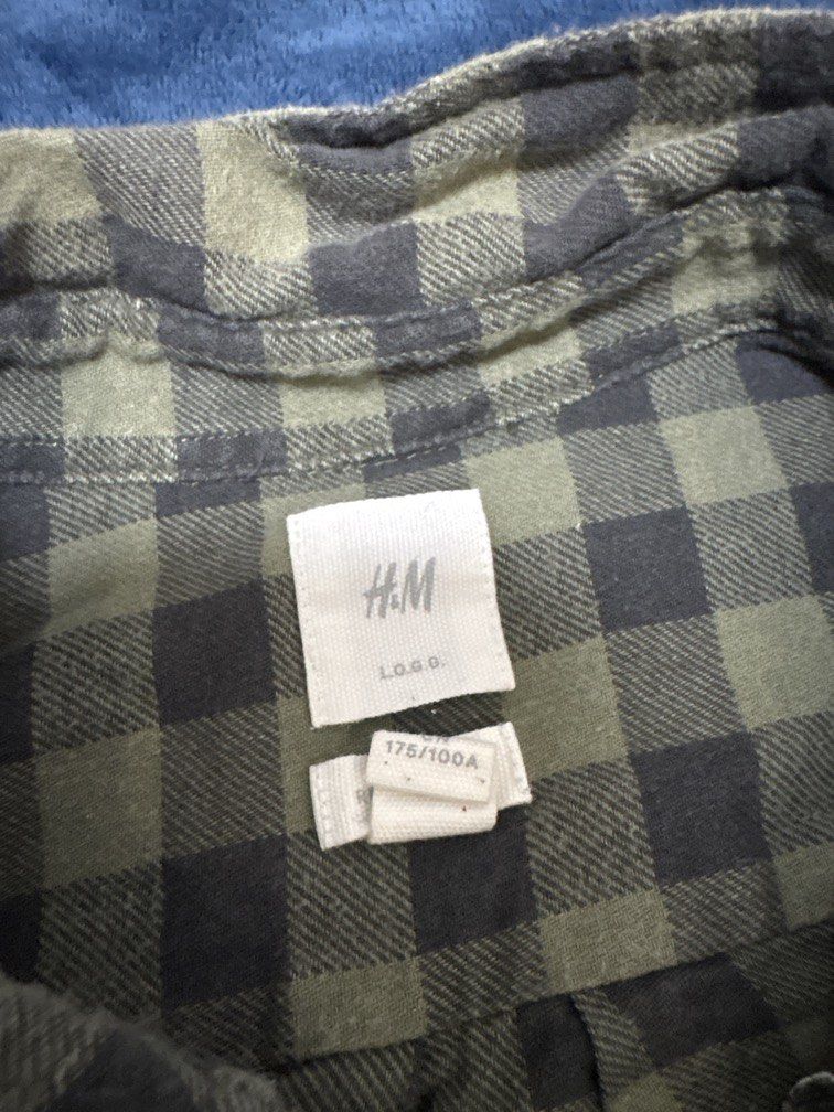 H&M Flannel Green Gingham Button-Up Shirt (Category: Tshirts & Polo Shirts ) located in Cabuyao City. Submitted by rkivedbyraven (Listing ID 1436493427, Image 2). Description: .