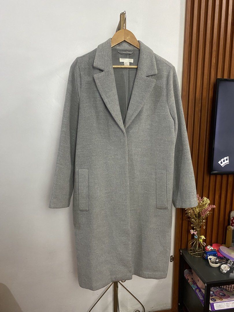 H&M Gray Long Coat (Category: Coats, Jackets and Outerwear) located in Naga. Submitted by ejdurante17 (Listing ID 1436611555, Image 1). Description: - H&M gray coat - Size 10 - Classic design - Notched collar - Two front pockets - Single-breasted closure (2 buttons) - Inner pocket - very minimal spot stains only, washable Dimension: L:40.5” x W 23” (closed) MOP: Gcash / Maya / BDO / BPI J&T door to door shipping NO COD, PAYMENT FIRST. .