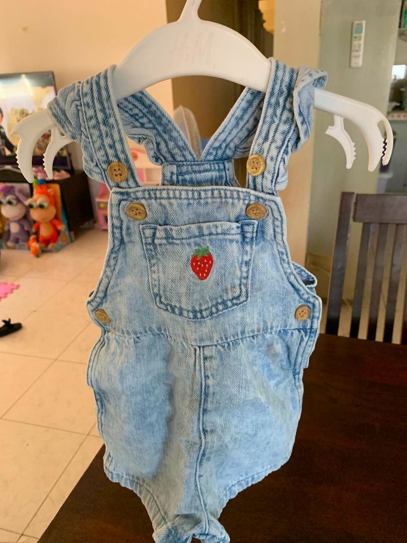 H&M Strawberry Denim Overall Shorts (Category: Babies & Kids Fashion) located in Muntinlupa City. Submitted by aubreyraven (Listing ID 1436539936, Image 3). Description: - H&M baby denim overalls - Adorable strawberry embroidery - Stylish wooden buttons - Light blue wash - Size: 6 months (6M).