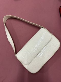 (Category: ) located in . Submitted by closetsofaddie (Listing ID 1436580297, Image 1). Description: .