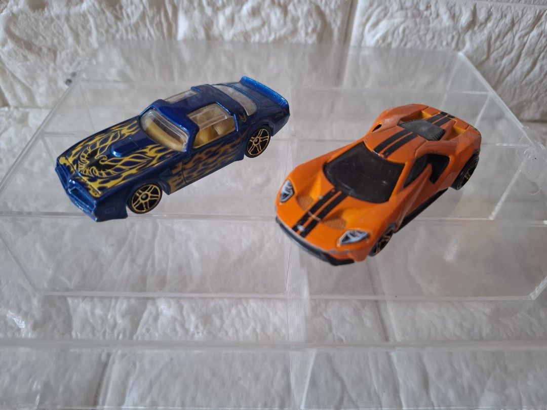 HOTWHEELS ASSORTED LOOSE (Category: Toys & Games) located in Narvacan. Submitted by jigger85_2ndaccount (Listing ID 1436484216, Image 2). Description: ASSORTED HOTWHEELS LOOSE 100 each price negotiable depends on condition if mint/non-mint.