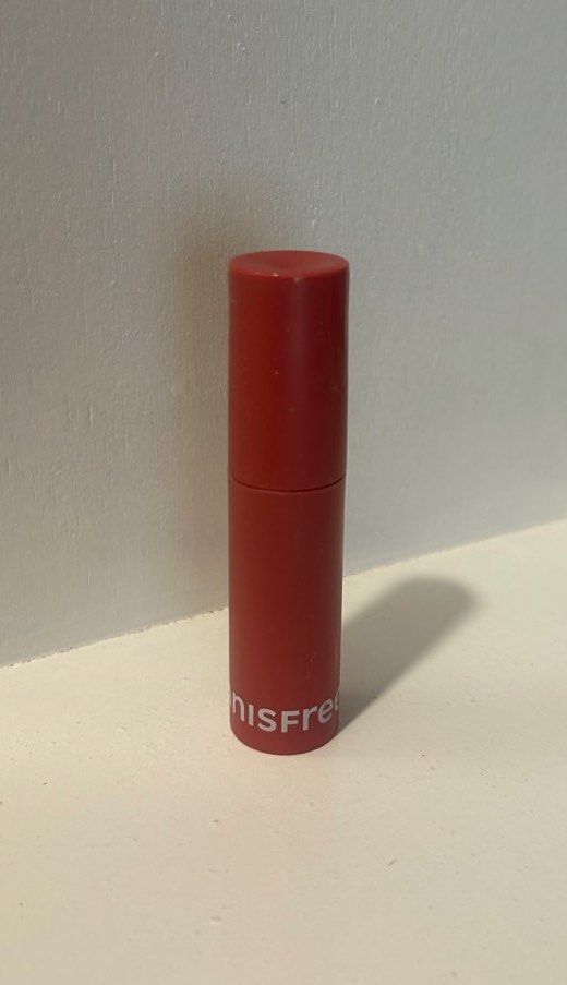 Innisfree Airy Matte Tint (Category: Makeup) located in Manila. Submitted by thecl0setclub (Listing ID 1436550752, Image 1). Description: - Innisfree Airy Matte Tint - Shade: 1 Magenta Mauve - Swatched only - Bought in Innisfree store rfs: - Wrong shade Buyer may request for more pics !! 🫰🏻.