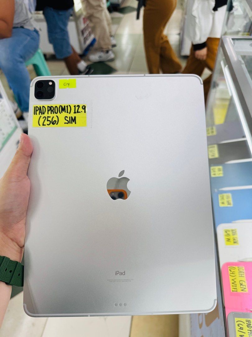 Ipad Pro M1 256GB 12.9 inch wifi + cellular no issues Openline (Category: iPad) located in San Juan City. Submitted by najihahtelecomshop2018 (Listing ID 1436633411, Image 1). Description: Legit Store | Original unit FOR SALE | TRADE / SWAP ▫️INSTALLMENT thru: 🔸Credit Card (straight / installment) 🔸Ggives / Gcredit + 6% interest 🔸Spay Later + 6% interest (RFS: Buy and Sell any kinds of Gadgets) Description: Ipad Pro M1 chip 12.9 inch 256GB ( o