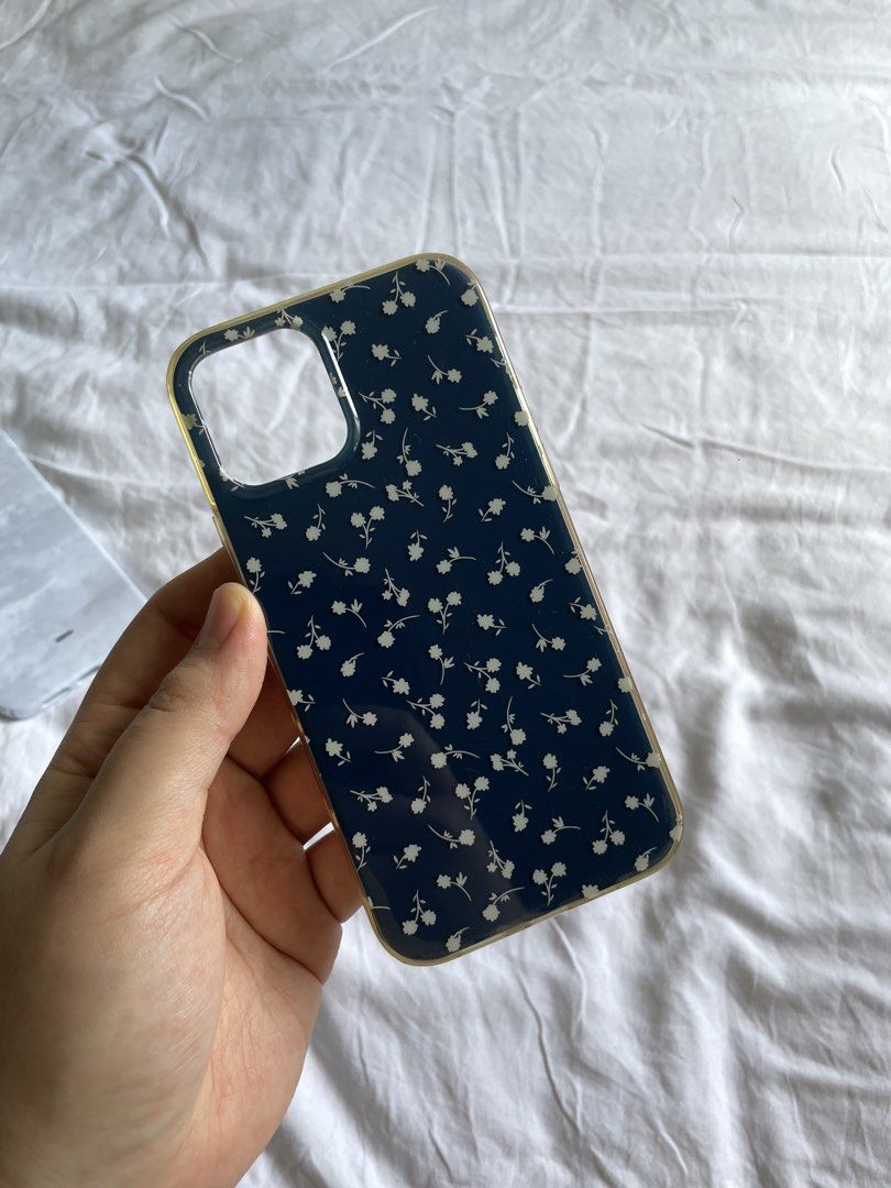 iphone 12 pro case (Category: Cases & Sleeves) located in Manila. Submitted by deidreeching (Listing ID 1436480740, Image 3). Description: get all for ₱300 .