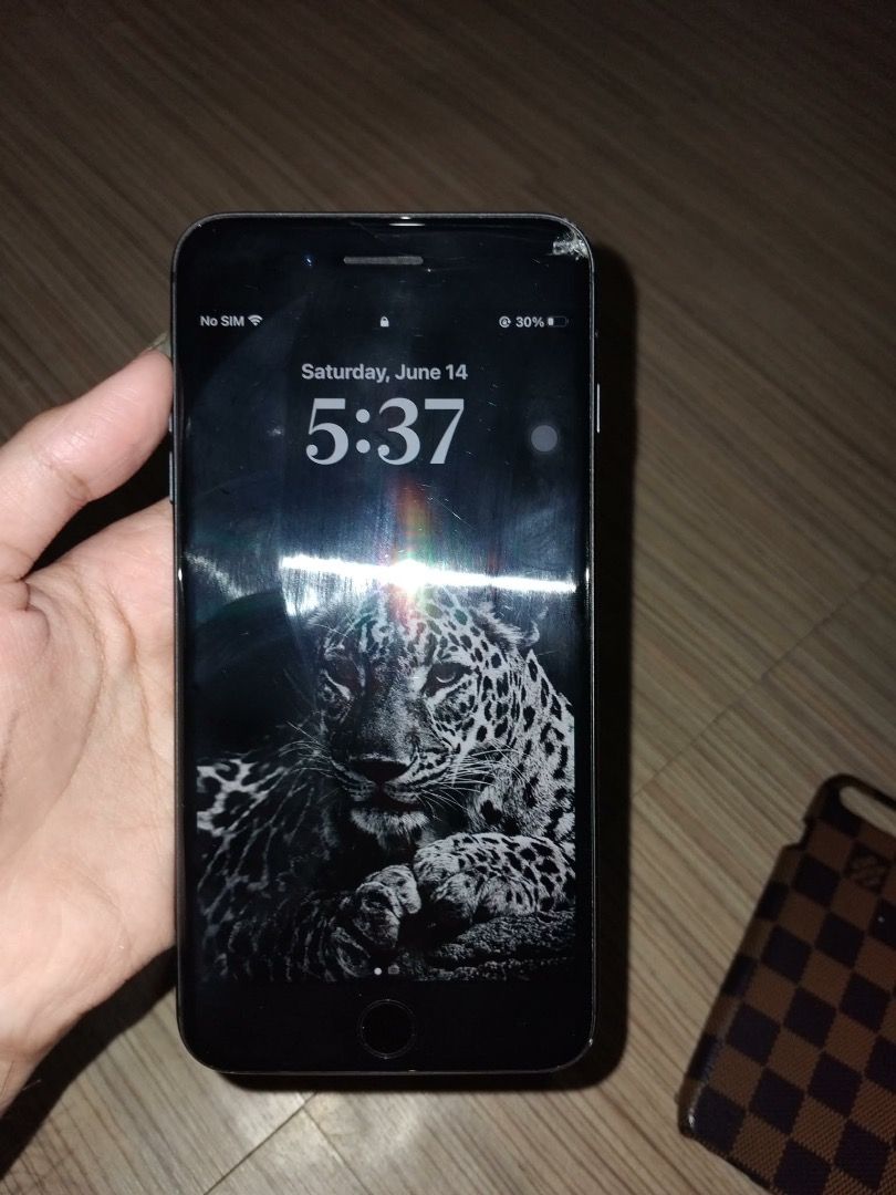 IPHONE 8PLUS 64gb (Category: iPhone 8 Series) located in Taguig. Submitted by keengem-4f9efe (Listing ID 1436601444, Image 2). Description: iPhone 8 Plus 64GB Factory unlocked With True Tone 73% battery health Never been opened May crack sa likod & signs of use (see pics) All working Honest issue posted ₱3,200 FIXED TAGUIG LOC .