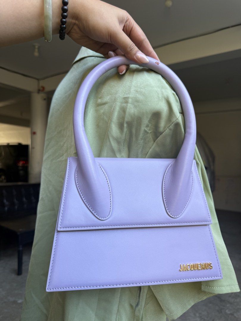Jacquemus Le Chiquito Moyen tote bag (Category: Luxury Bags & Wallets) located in Quezon City. Submitted by declutterwtmj (Listing ID 1436583621, Image 1). Description: Bought for 40k. Used as hand bag. Never used the strap. A visible leather transfer but can be cleaned on the handle.