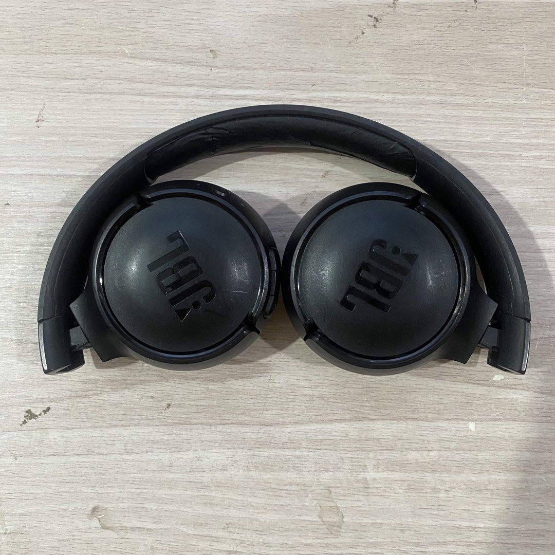 JBL Tune 510BT BROKEN Headphones (Category: Headphones & Headsets) located in Ilagan. Submitted by sheadomingo (Listing ID 1436566940, Image 3). Description: Does not work anymore !!! Suddenly stopped working Used for decoration / outfit.