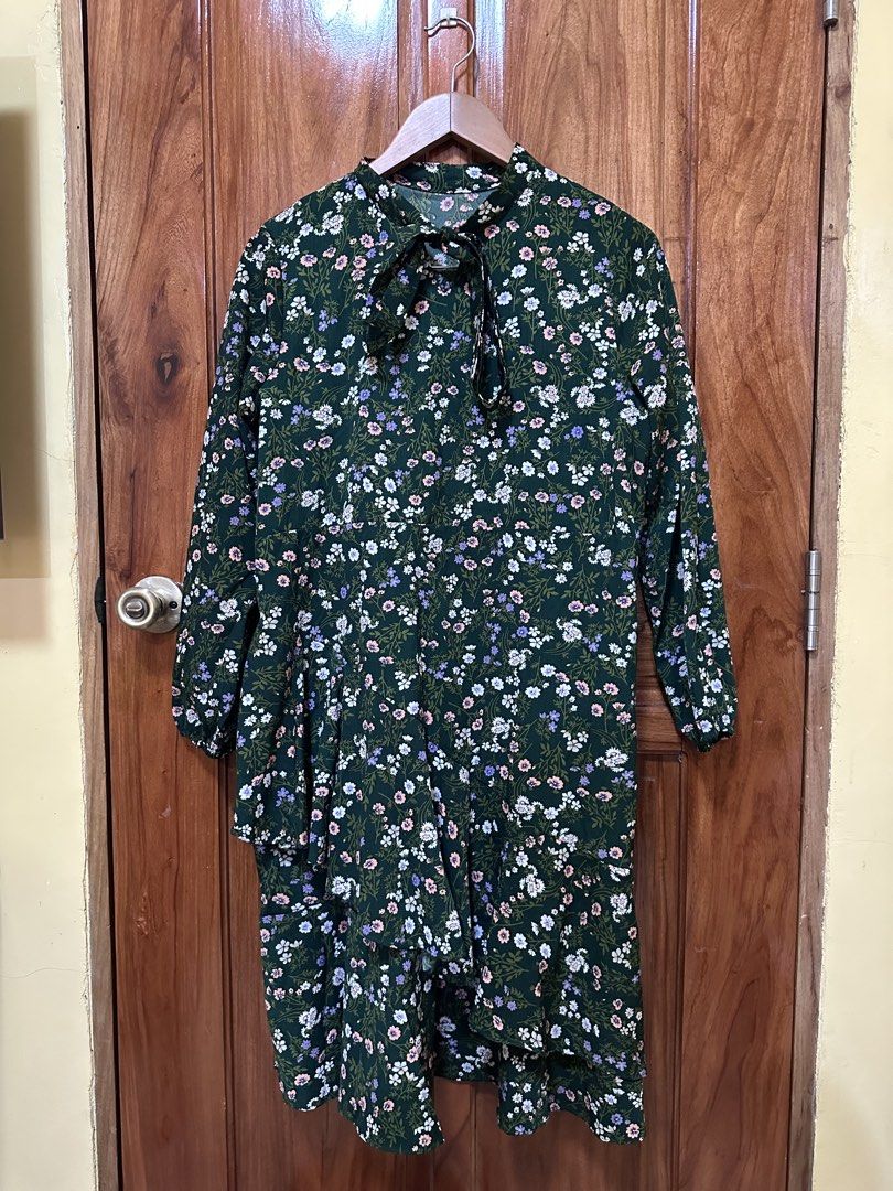 Korean dress (Category: Dresses) located in Quezon City. Submitted by iamjdl (Listing ID 1436579816, Image 1). Description: Can fit till Large to XL maybe Maganda ang fitting niya and maganda ang kulay Only flaw is ung mga himulmol sa photo na hindi naman halata unless titigan mo talaga.