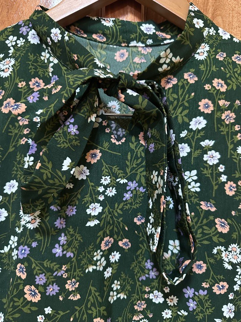 Korean dress (Category: Dresses) located in Quezon City. Submitted by iamjdl (Listing ID 1436579816, Image 2). Description: Can fit till Large to XL maybe Maganda ang fitting niya and maganda ang kulay Only flaw is ung mga himulmol sa photo na hindi naman halata unless titigan mo talaga.
