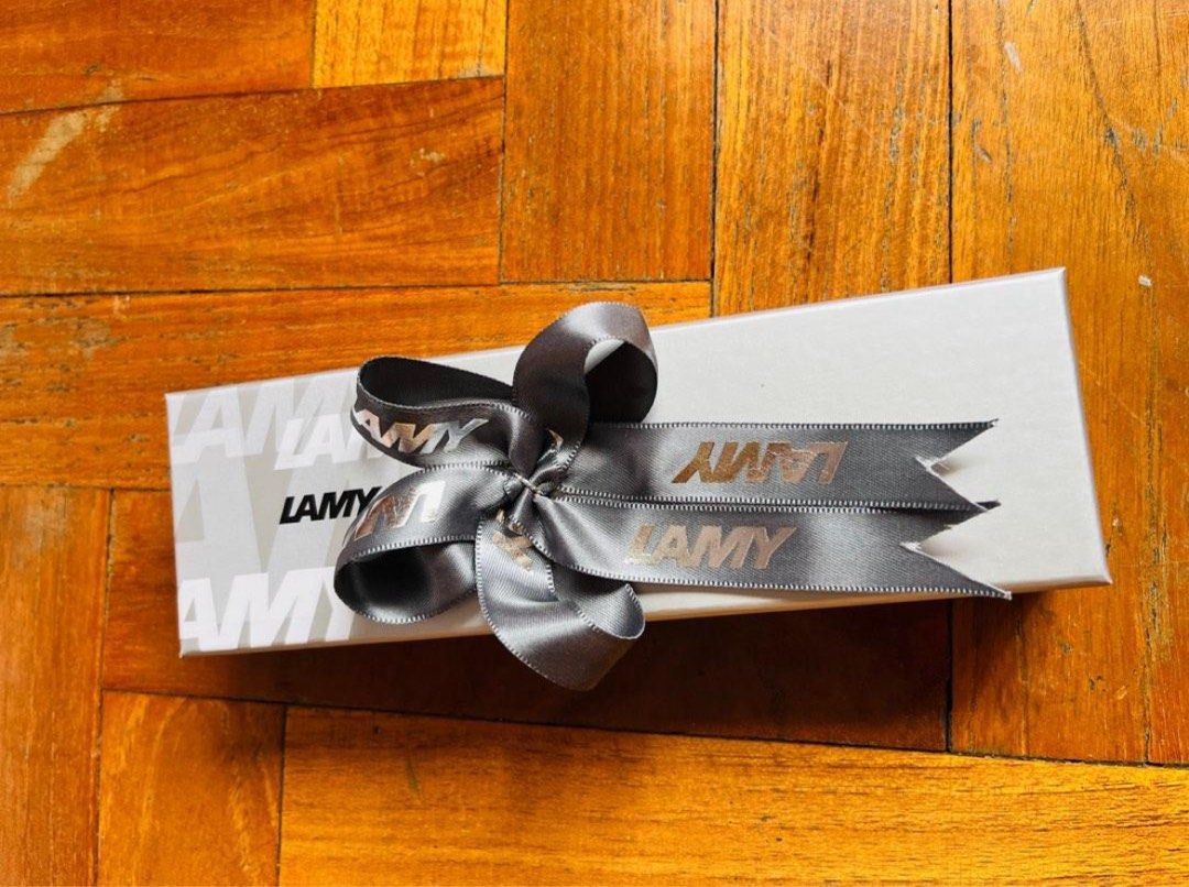 Lamy Safari Rollerball Pen (Category: Stationery & School Supplies) located in Singapore. Submitted by maggienmaggie (Listing ID 1436503683, Image 1). Description: Brand new Lamy Safari rollerball pen. Comes with original box, ribbon, and warranty card. Never used, perfect condition. A great gift for family member, friend, teacher or colleague..