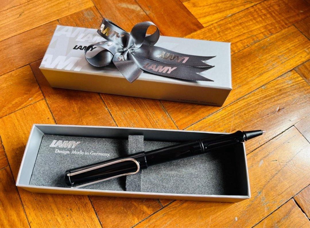 Lamy Safari Rollerball Pen (Category: Stationery & School Supplies) located in Singapore. Submitted by maggienmaggie (Listing ID 1436503683, Image 3). Description: Brand new Lamy Safari rollerball pen. Comes with original box, ribbon, and warranty card. Never used, perfect condition. A great gift for family member, friend, teacher or colleague..