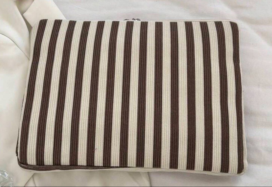 Laptop Bag/Sleeve Beige Stripe (Category: Laptop Bags & Sleeves) located in Manila. Submitted by isaybelecloset (Listing ID 1436607156, Image 1). Description: no flaws.